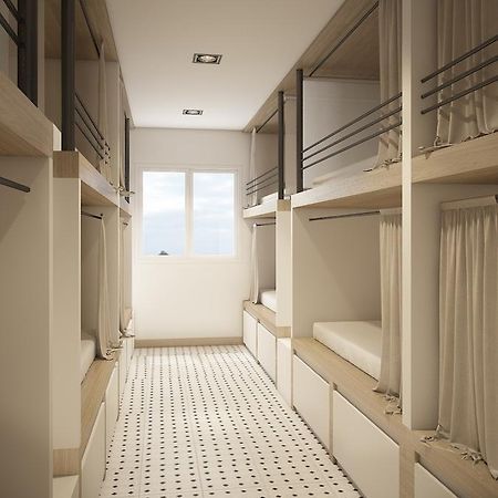 Yellow Mango Hostel Бангкок Экстерьер фото