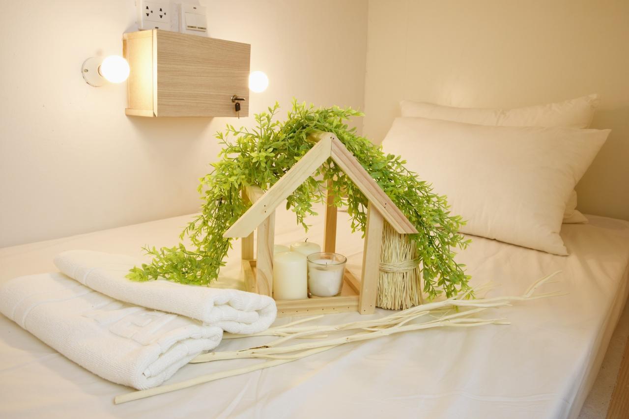 Yellow Mango Hostel Бангкок Номер фото