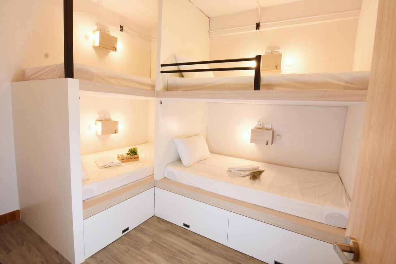 Yellow Mango Hostel Бангкок Экстерьер фото