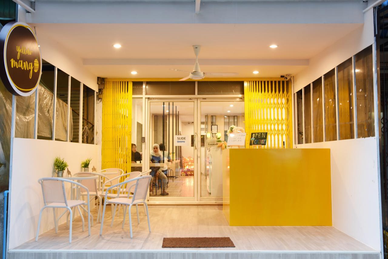 Yellow Mango Hostel Бангкок Экстерьер фото